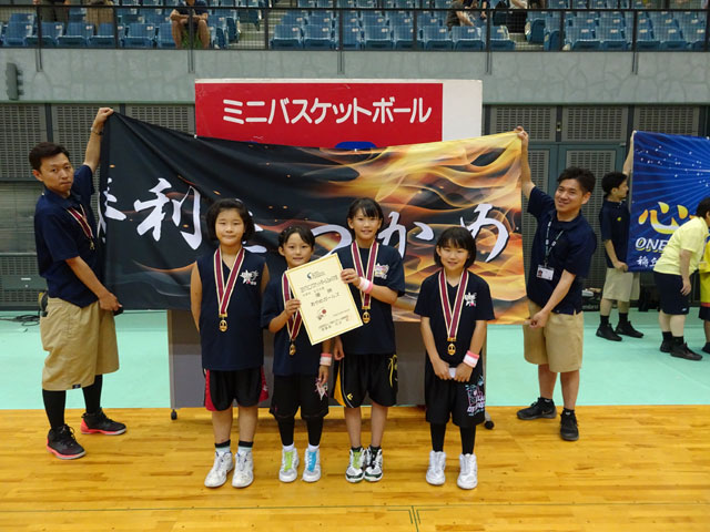 中学年女子の部 優勝 あやめガールズ