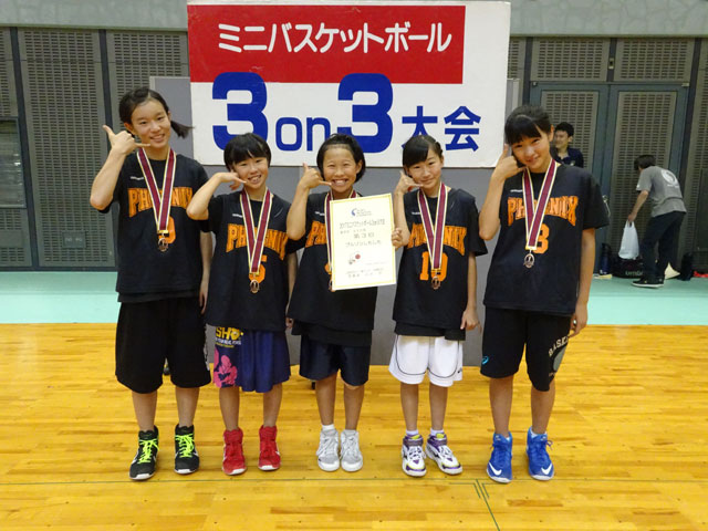 高学年女子の部 第3位 ブルゾンしもしも